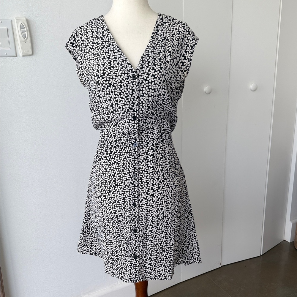 Diane Von Furstenberg Black & White Floral V-neck Mini Dress